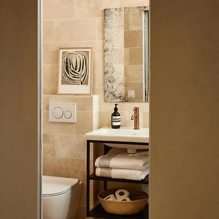 Cosy 1br With Outside Space Neighboring Le Marais Appartamento Parigi